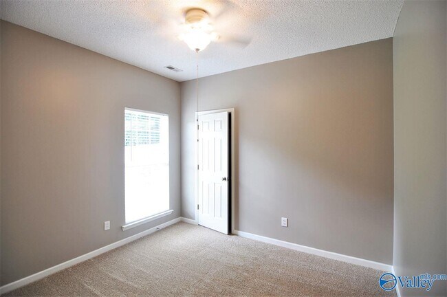 Building Photo - 206 Horseshoe Bend N