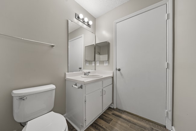 Building Photo - 2431 Hill St