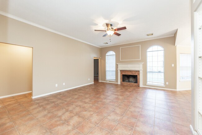 Building Photo - 7111 Glenwood Dr