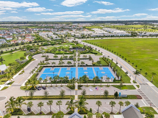 Building Photo - 5320 St Armands Way