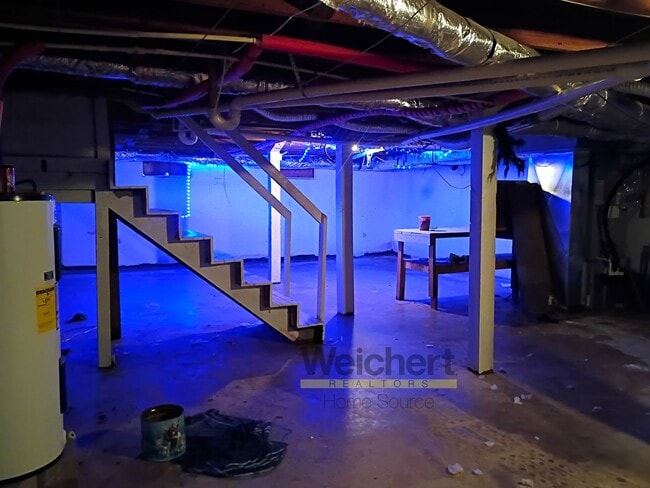 Building Photo - 3BR Home with Basement, Screened Porch & Garage