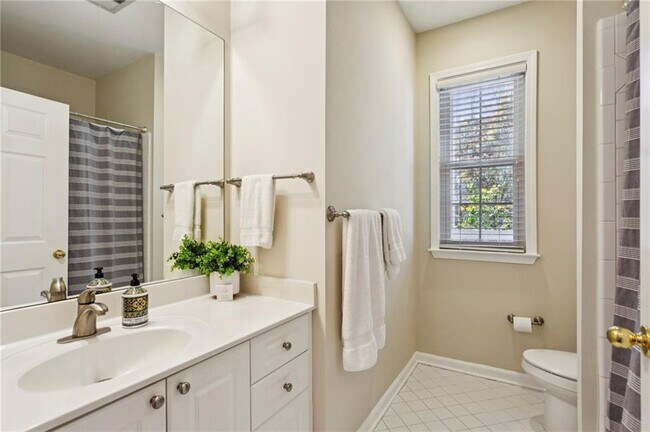 Building Photo - 2400 Cumberland Pkwy SE