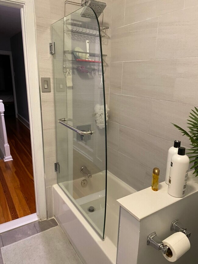 2nd floor bathroom - 2432 E County Line Rd