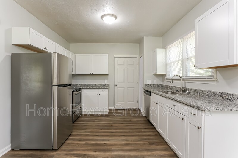 Building Photo - 527 Walton Rd