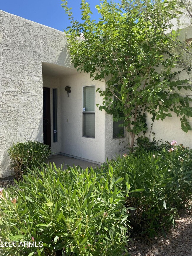 Building Photo - 4014 E Cortez St