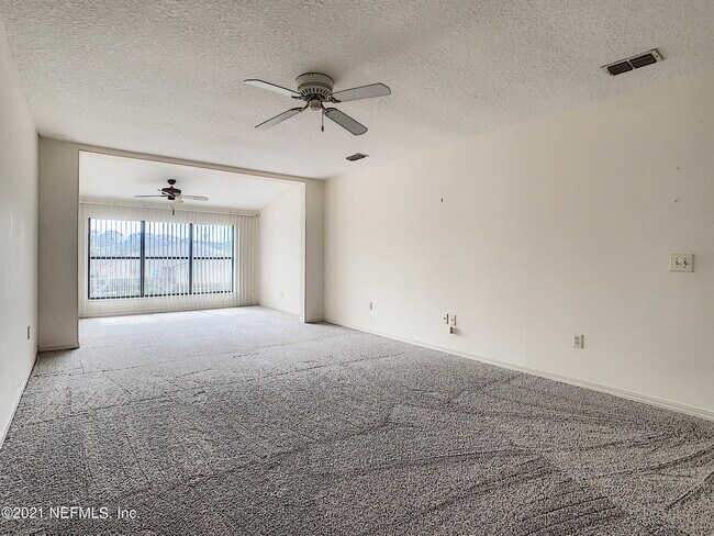 Building Photo - 16 Fox Valley Dr