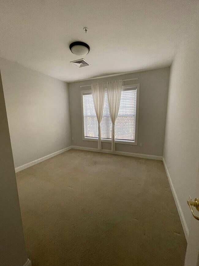 Bedroom 2 (empty) - 7 Ballister Street