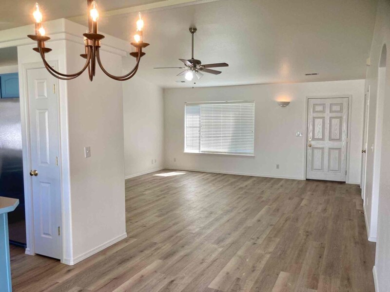Building Photo - 2917 W Versailles Dr