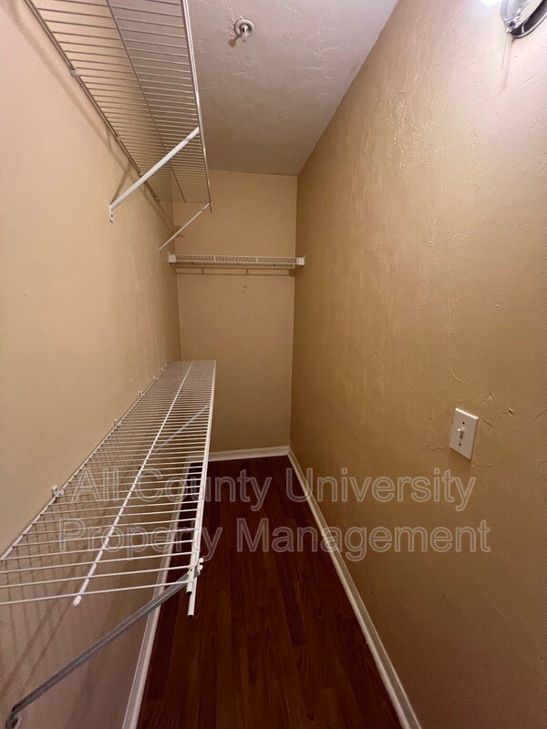 Building Photo - 4000 SW 23rd St