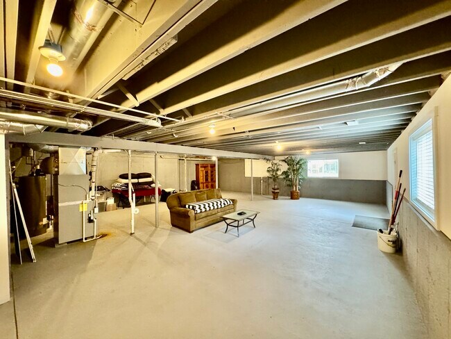Building Photo - 628 Krpan Ct