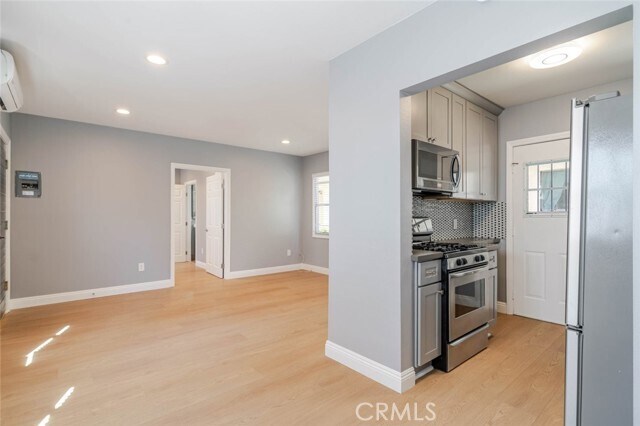 Building Photo - 1051 Western Ave