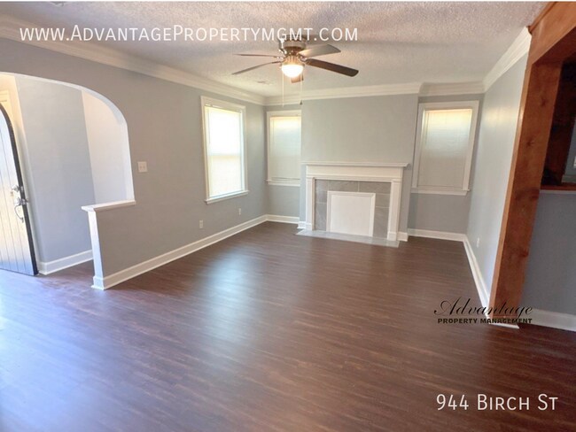 Building Photo - 944 Birch St