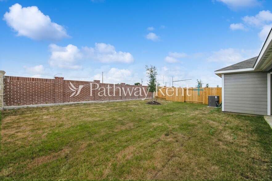 Building Photo - 10832 Gray Mare Dr