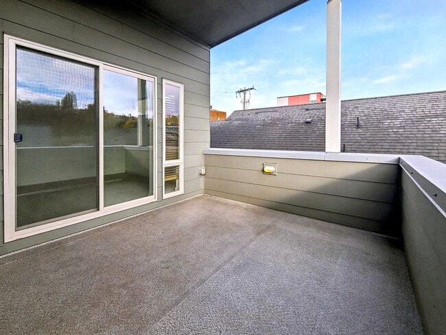 Building Photo - South Seattle 1 Bedroom + Bonus Room Townhouse with Private Deck and Parking