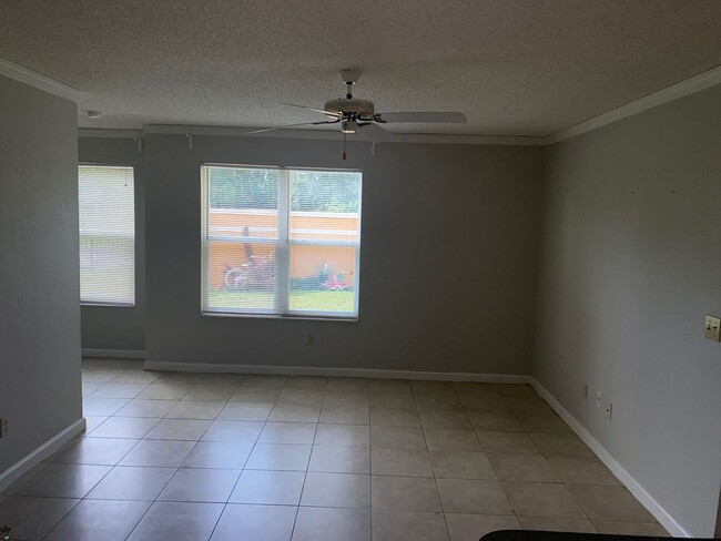 Building Photo - Venetian Place - 613