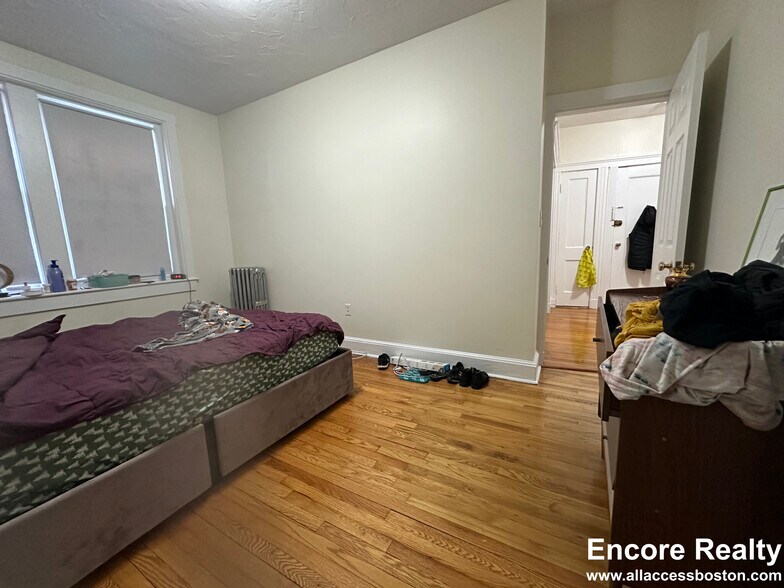 Building Photo - 127 Sutherland Rd