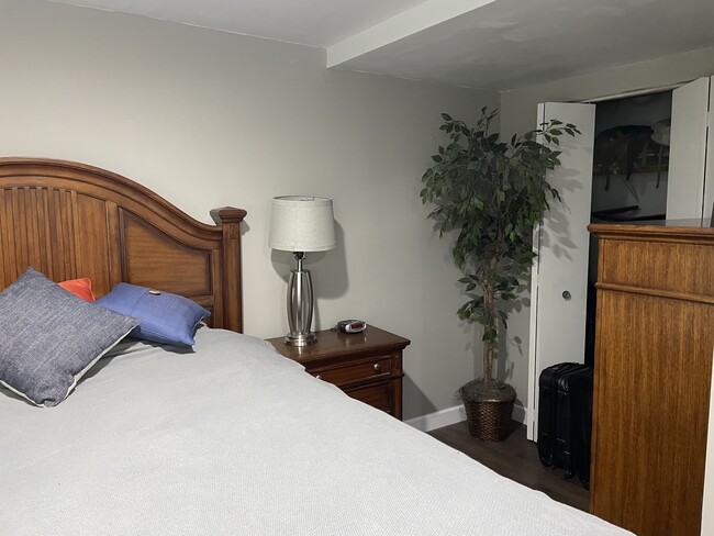 Building Photo - 2505 Zinran Ave S