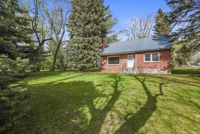 Building Photo - $300 off first month for February move-ins - Charming Country Retreat in Saint Anthony, ID