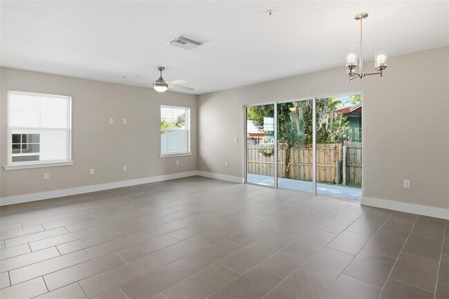 Building Photo - 43 SE 15th Terrace