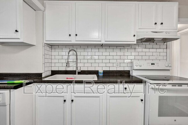 Building Photo - 7119 1st Ave S