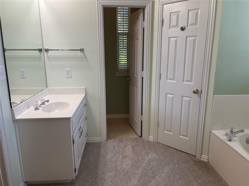 Building Photo - 716 Ticonderoga Dr