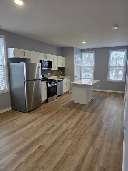 Building Photo - 7613 W 60th St