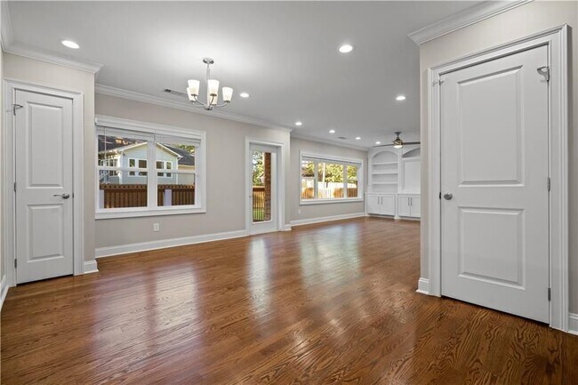 Building Photo - 1841 Gainsborough Dr