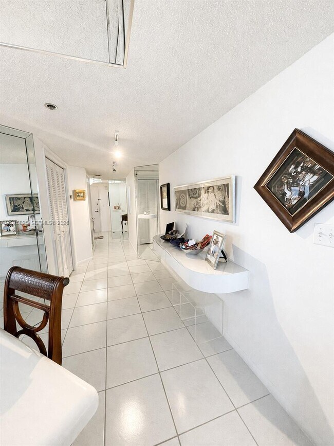 Building Photo - 7300 Radice Ct