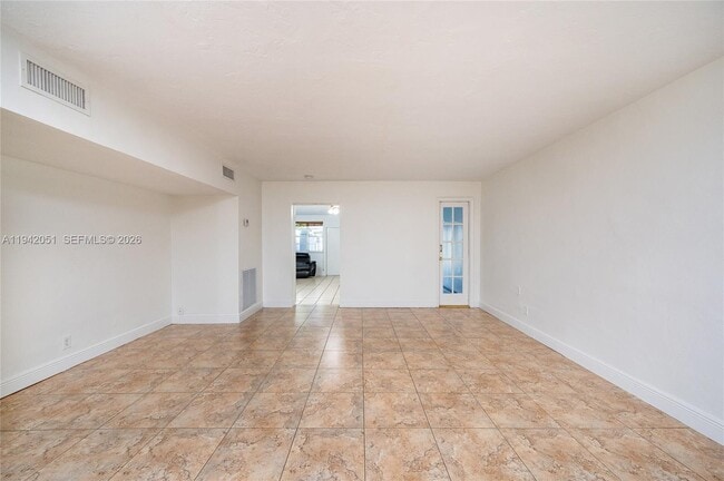 Building Photo - 1345 W 71st St