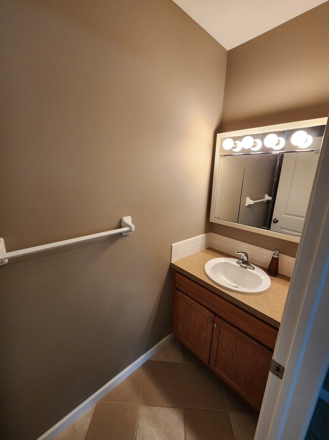 Building Photo - 5716 Hascall St