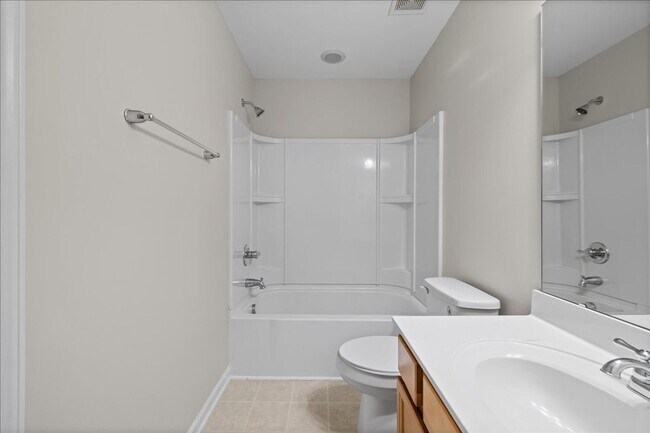 Building Photo - Well Maintained Three Bedroom Home!