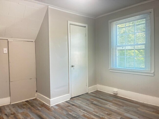 Building Photo - 1204 Asheboro St