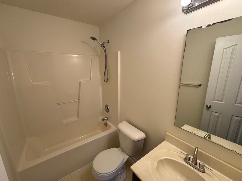 Building Photo - 6718 Sequoia Hills Dr