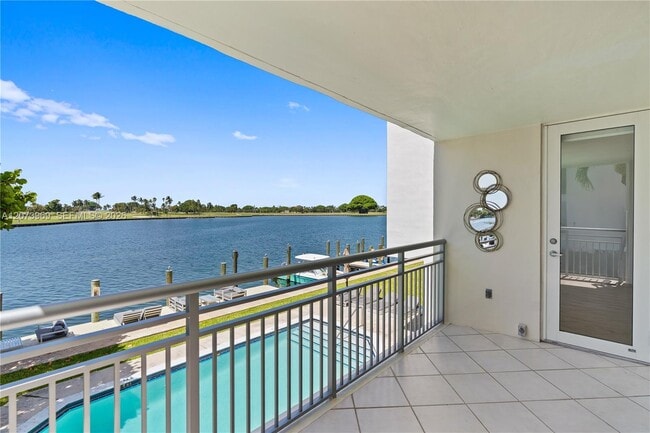 Building Photo - 9250 W Bay Harbor Dr