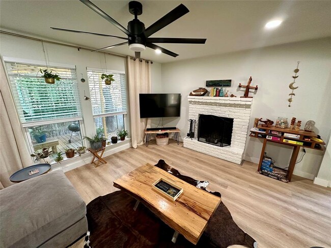Building Photo - 1308 Matthews Ln
