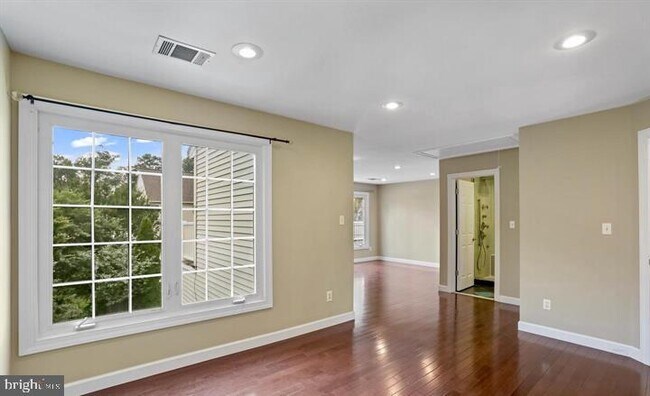 Building Photo - 2054 Madrillon Rd