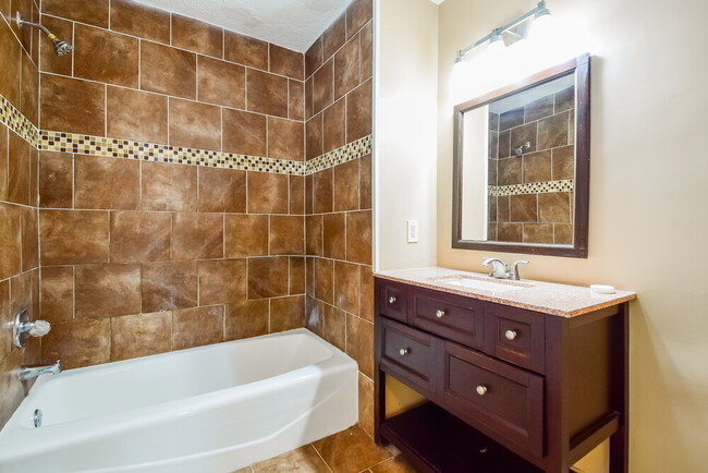 Building Photo - 3330 Salem Cove Dr