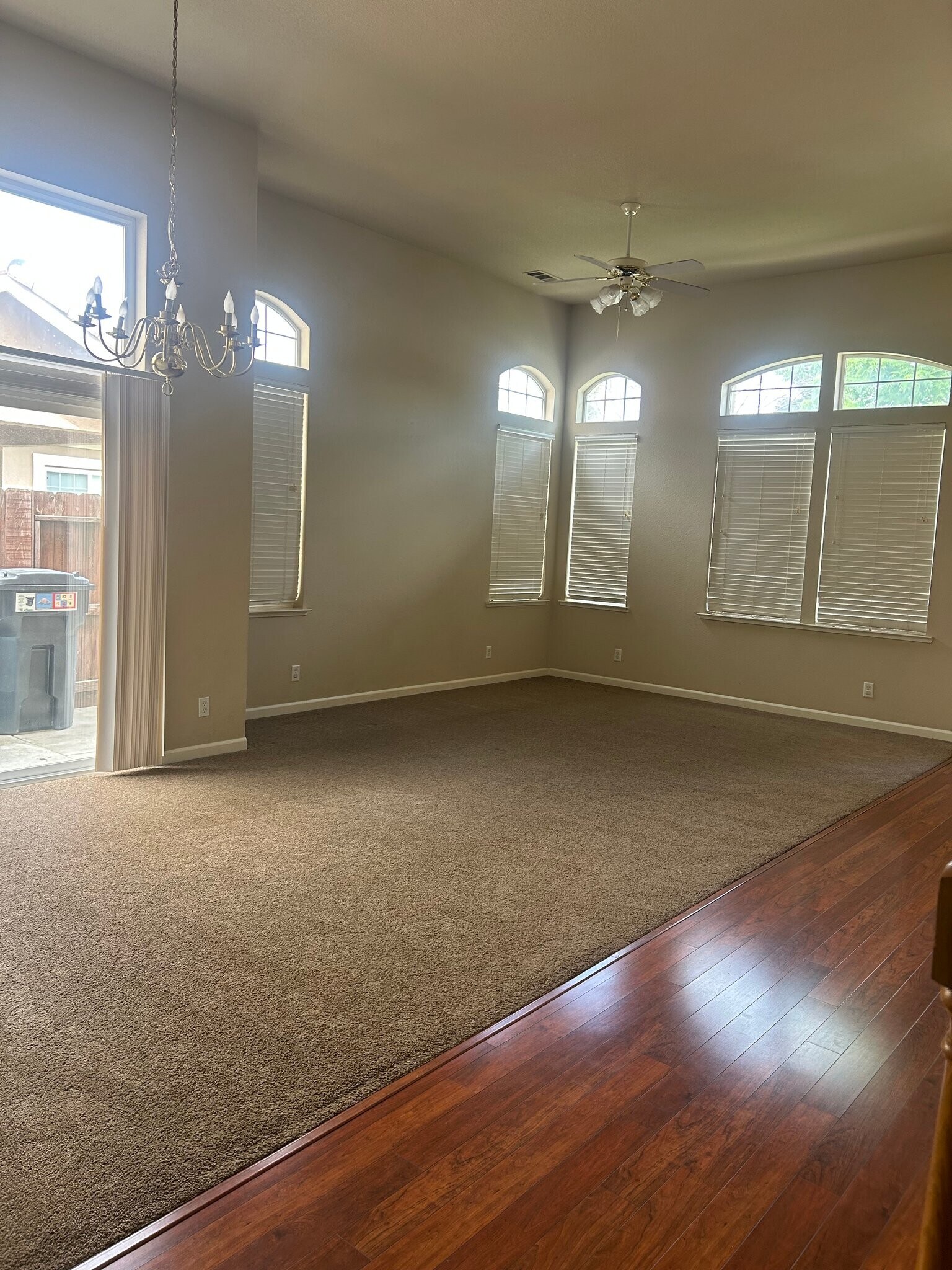 Building Photo - 3895 Oakview Ct