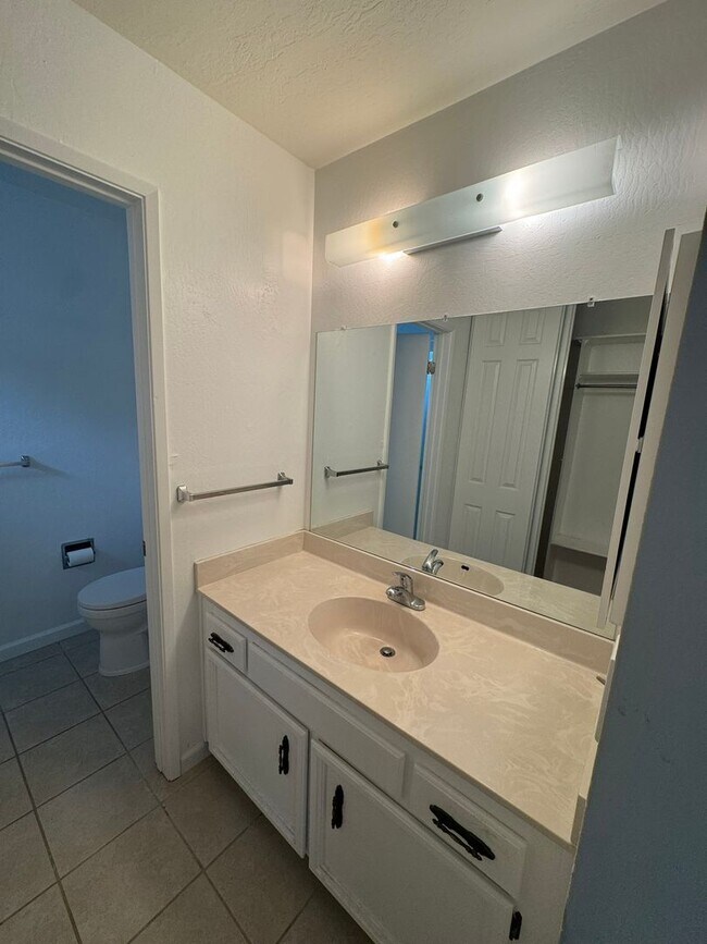 Building Photo - Spacious Hercules Home Near Parks & Schools with Large Backyard