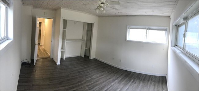 Primary Photo - 203 W 6th St