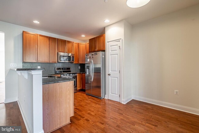Building Photo - 705 Captains Way