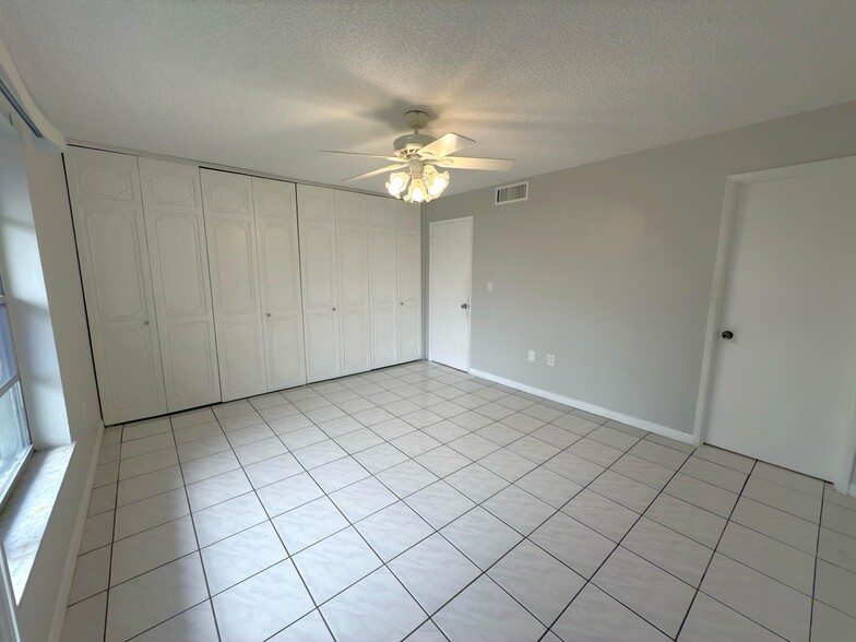 Primary Bedroom - 805 W Oakland Park Blvd