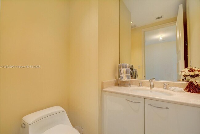 Building Photo - 20155 NE 38th Ct
