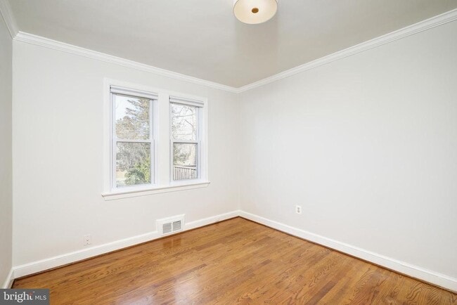 Building Photo - 2900 Linden Ln