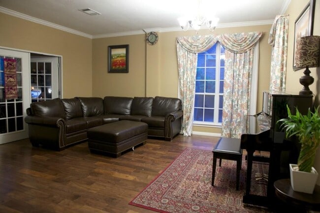 Building Photo - 11580 Cedarcliffe Dr