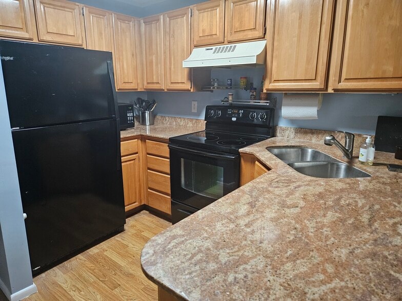 Kitchen - 3615 N Wolf Creek Dr