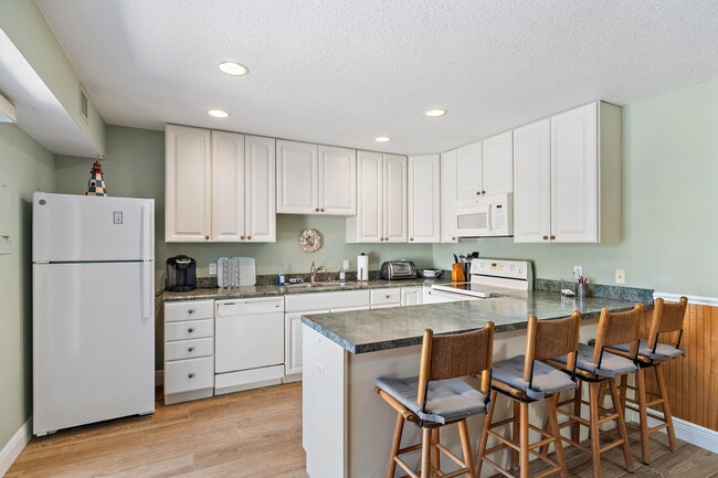 Building Photo - 1420 Ocean Way