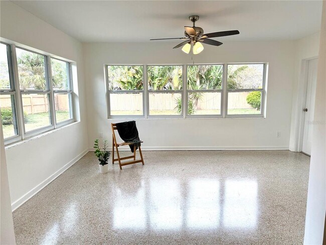 Building Photo - 431 Page St