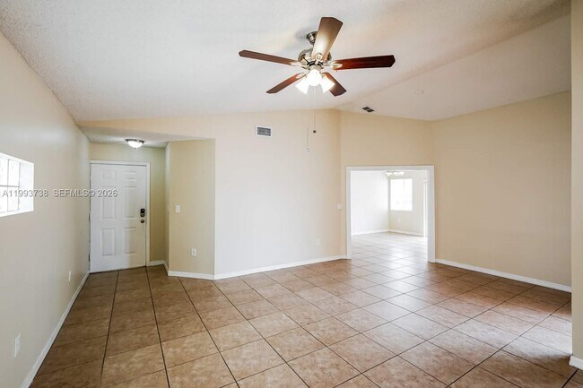 Building Photo - 1906 SW 123rd Ave