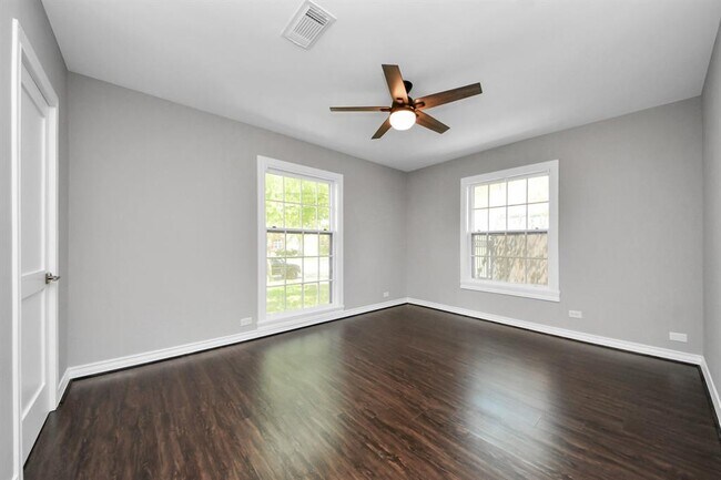 Building Photo - 6622 Park Ln